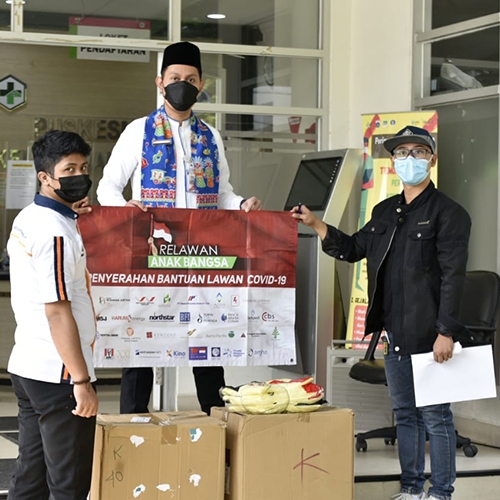 Relawan Anak Bangsa Berikan Bantuan Wilayah Zona Merah