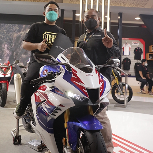 Baru Buka, 1 Unit CBR1000RR-R SP diboyong Konsumen IIMS