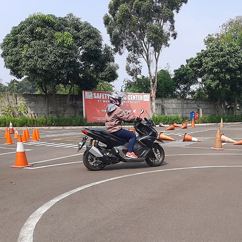 Edukasi Safety Riding hadapi Karakter Produk Baru