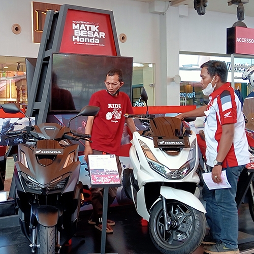 Warga Tangerang Antusias Kenal AT Premium Honda